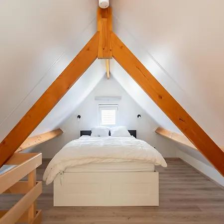 Дом отдыха In With Garden *