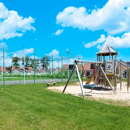 Дом отдыха In With Garden